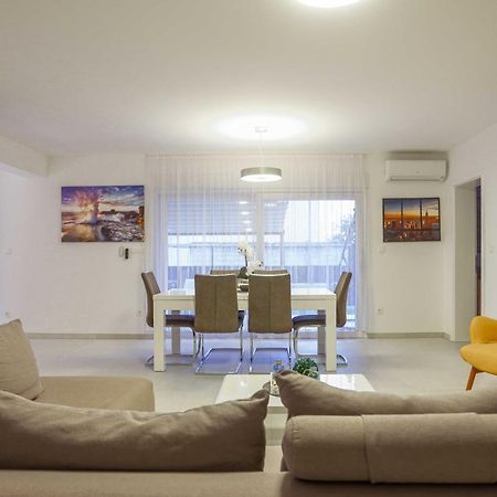 Villa Castelli, Apartment With Pool, Каштела Экстерьер фото