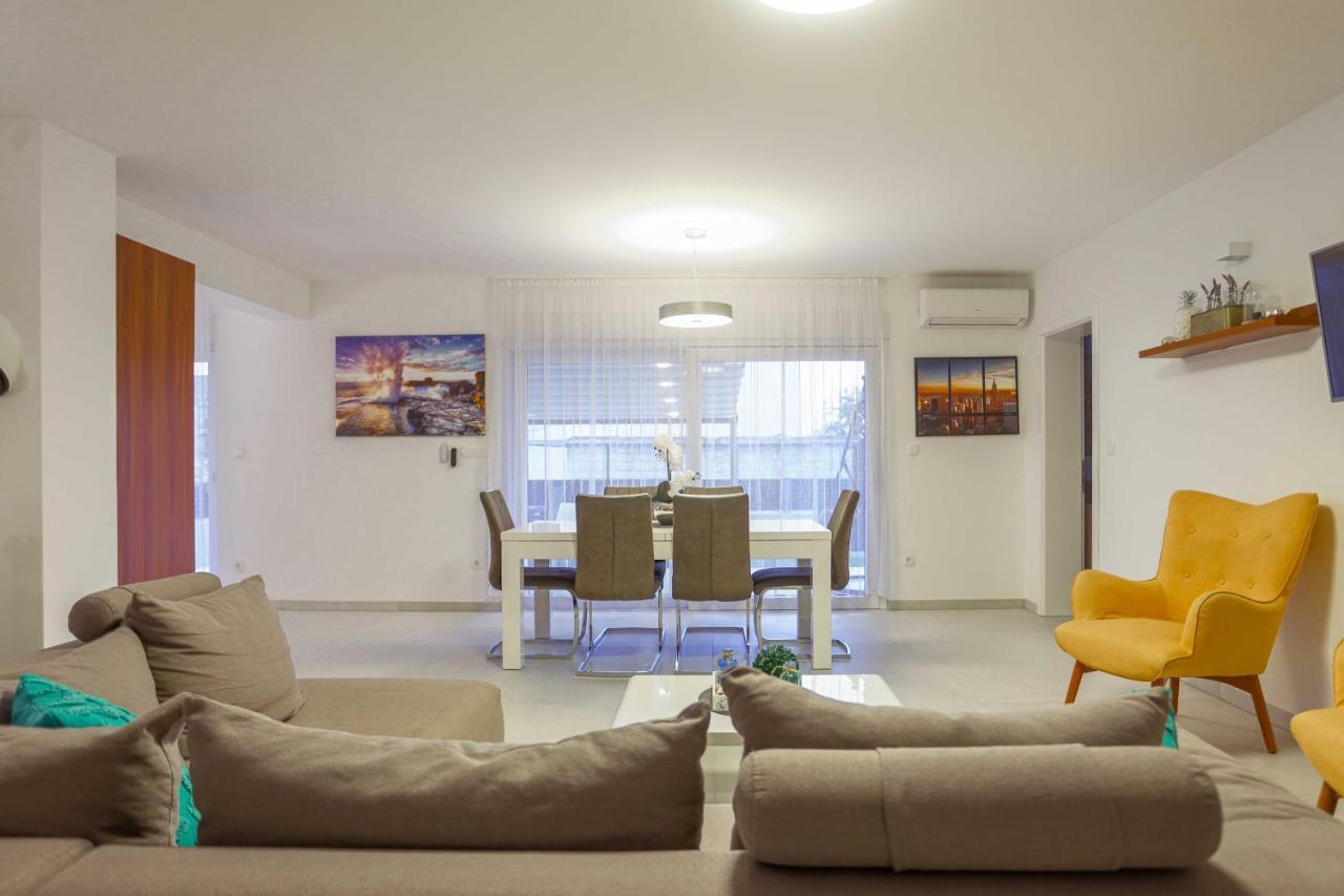Villa Castelli, Apartment With Pool, Каштела Экстерьер фото