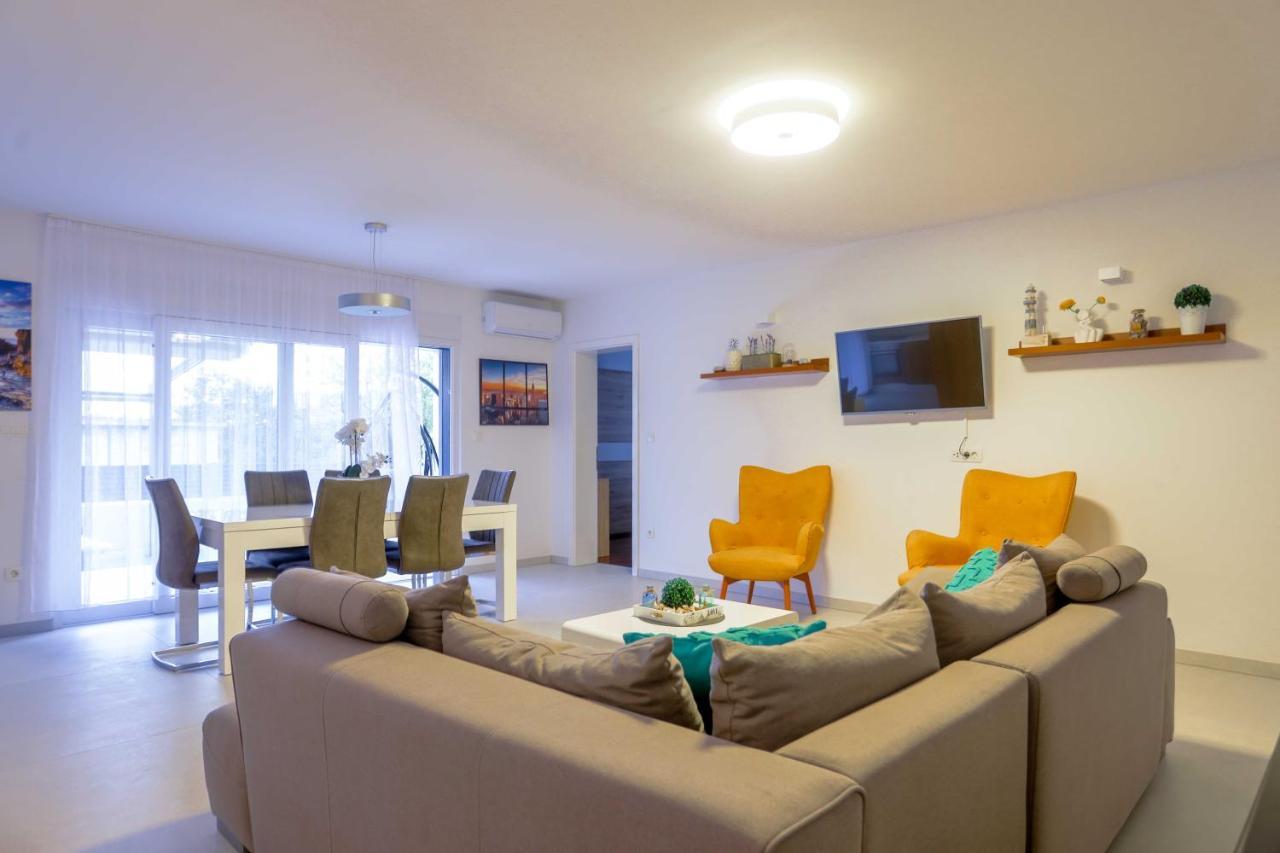 Villa Castelli, Apartment With Pool, Каштела Экстерьер фото