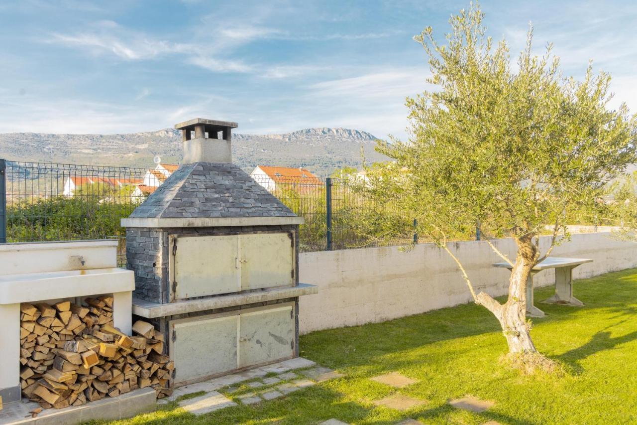 Villa Castelli, Apartment With Pool, Каштела Экстерьер фото
